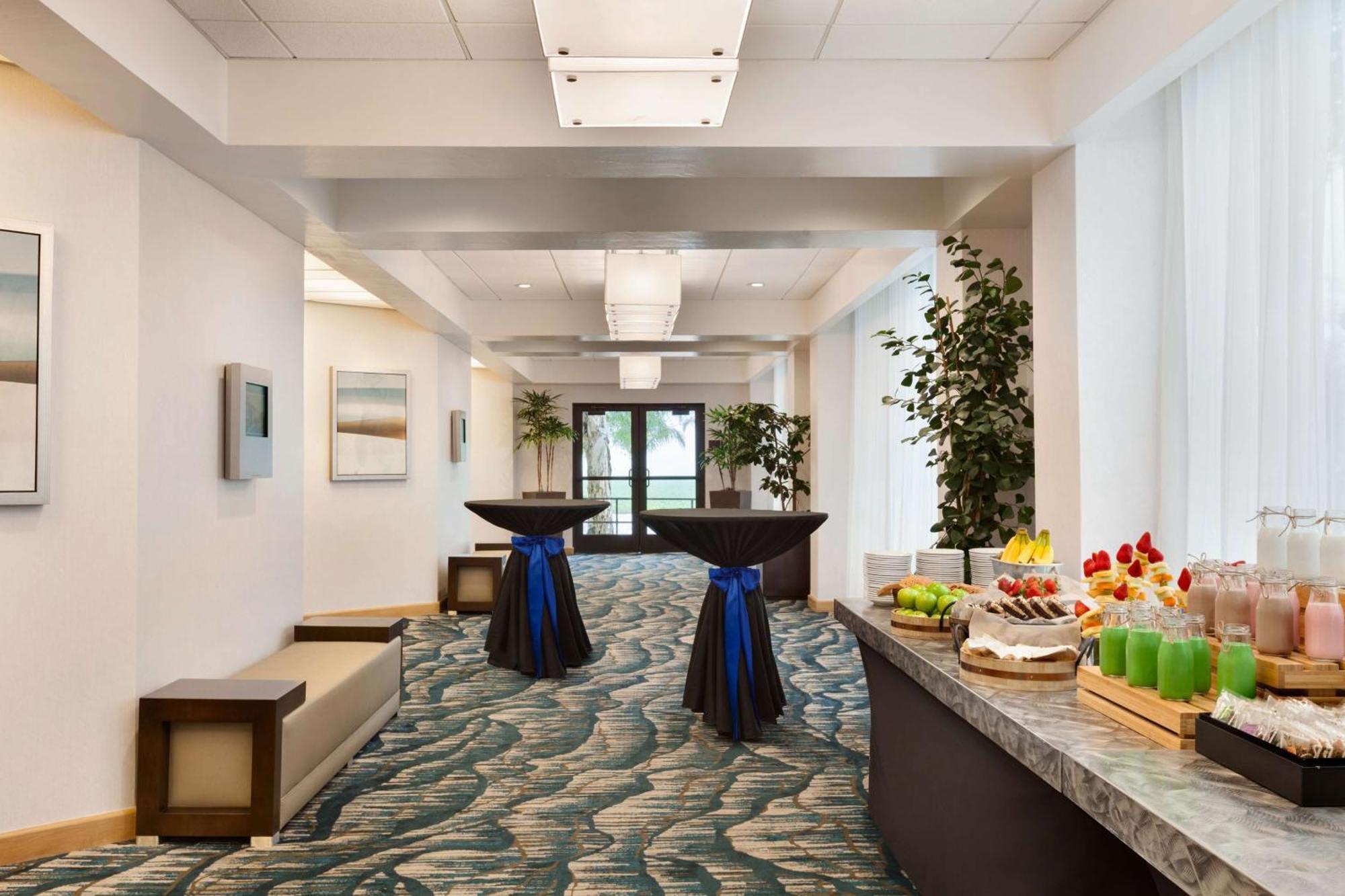 Embassy Suites Сан Луис Обиспо Экстерьер фото